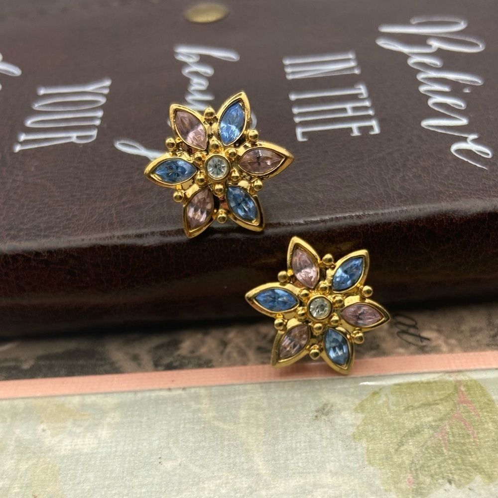 1960s Vintage Floral Crystal Earrings Gold Tone Blue Pink Holiday Retro Glam - Picture 4 of 7